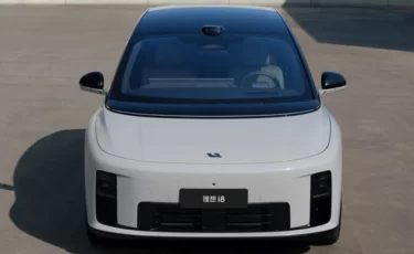 Китайский ответ Tesla: Li i8 дебютирует с двумя моторами и шестью местами