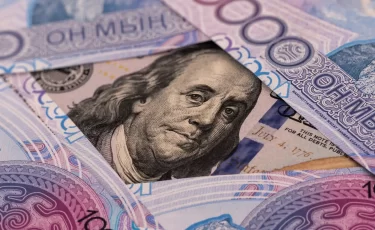 Теңге резко укрепился: что будет с ценами и бизнесом