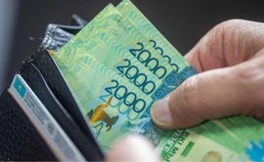 С 2027 года казахстанцам после увольнения будут платить только три месяца