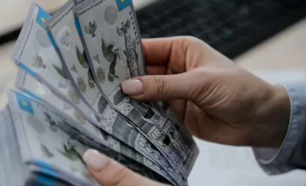 Закредитованность в Казахстане достигла 41,86 трлн тенге: кредиты растут, но МФО теряют заемщиков