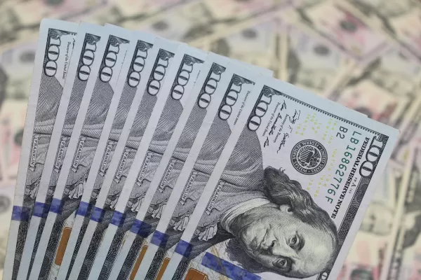 За сколько продают и покупают валюту в Казахстане