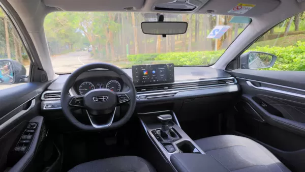 Владельцы Geely жалуются на трескающиеся стекла в морозы