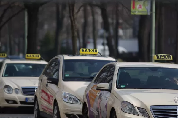 В Казахстане грозят увольнением таксистам