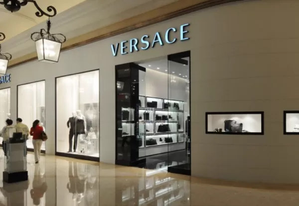 Легендарный дом моды Versace может сменить владельца