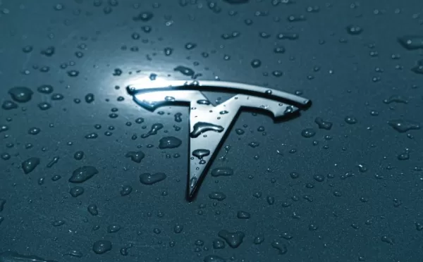Блогер из Китая получил 7 штрафов, тестируя автопилот Tesla