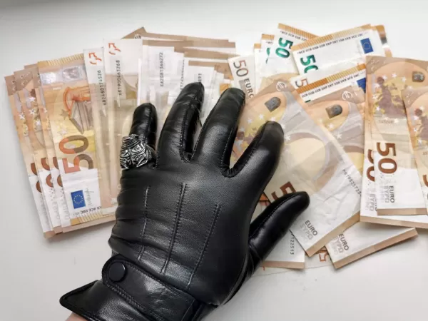 Казахстан "выбирается" из коррупционного болота?