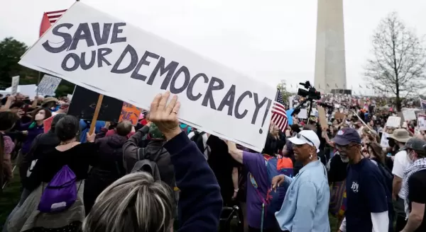 Против Трампа и Маска прошли массовые протесты