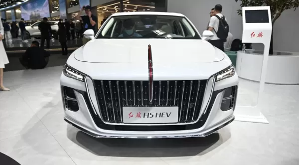 Гибрид будущего? Hongqi H5 поражает запасом хода и скоростью зарядки