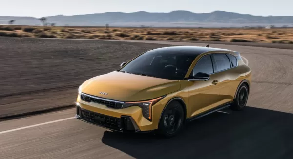 Kia K4 2026: представлен новый Ceed с тремя экранами и турбомотором