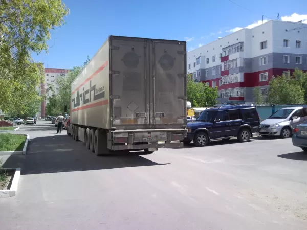 Блогер выступил за введение ограничений на движение грузовиков в Астане