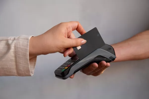 Отказались принять оплату картой или через QR? Это нарушение закона