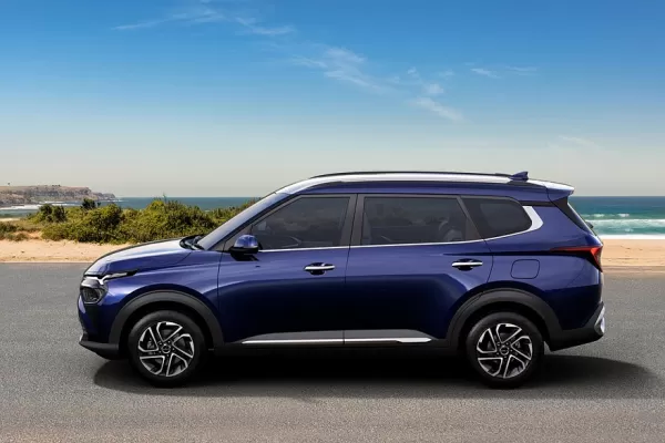 Kia готовит премьеру обновленного кроссвэна Carens
