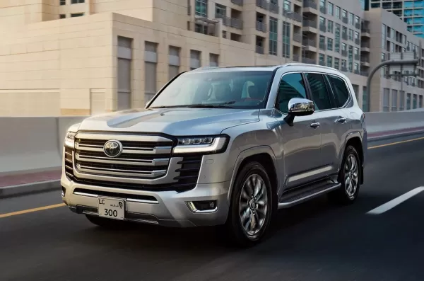 Toyota поднимает цены на автомобили