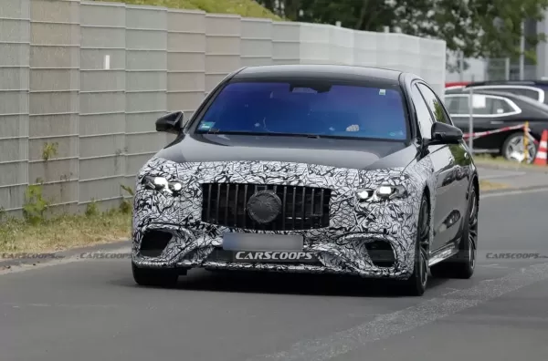 Новый Mercedes-AMG S63 впервые засняли вживую: раскрыты дизайн и характеристики