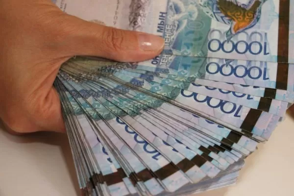 В Казахстане женщина обманула пенсионеров на миллионы тенге