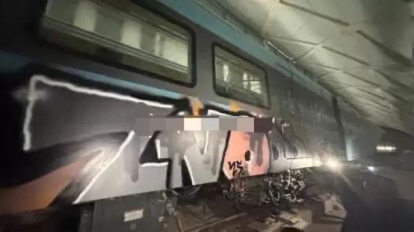 В Астане разрисовали вагоны LRT