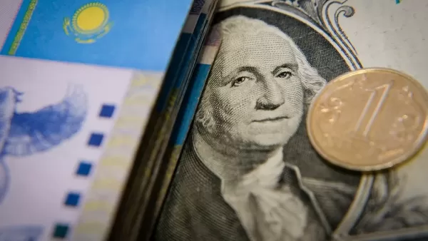 Тенге ждет умеренная девальвация - эксперты