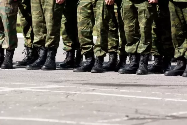 «Мы не просим подарков»: казахстанские военные требуют не лишать их жилья