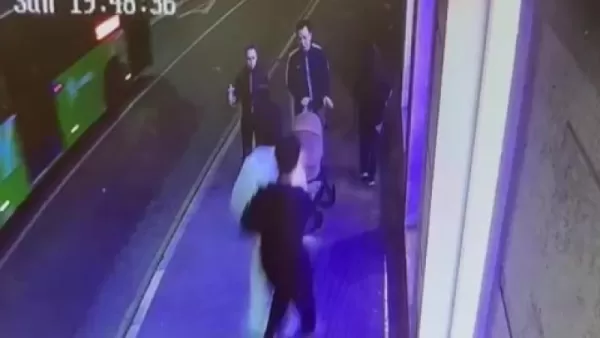 В Алматы подростки на самокате врезались в коляску с младенцем (видео)