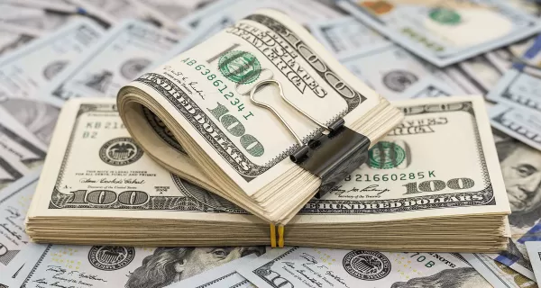 Американка выиграла $10 млн и разделила деньги с бывшими коллегами