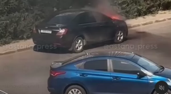 В Астане прямо на улице загорелся китайский Geely (видео)