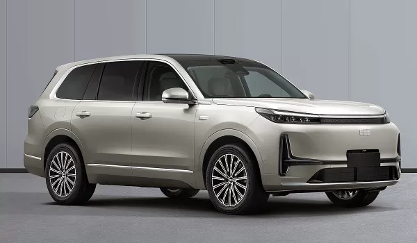 Geely выводит на рынок шестиместный внедорожник Galaxy M9