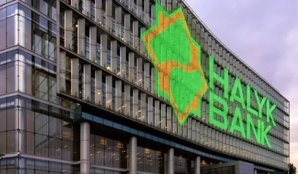 Клиентка Halyk Bank сообщила о несанкционированных списаниях с карты