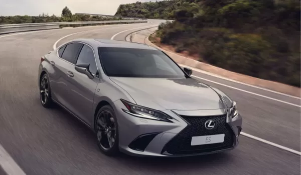 Представлен Lexus IS 2025: смелый экстерьер и роскошный салон