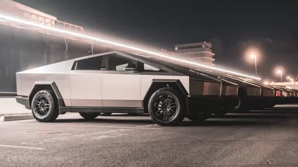 Илон Маск «сам себе клиент»: Tesla поставляет Cybertruck своим же компаниям