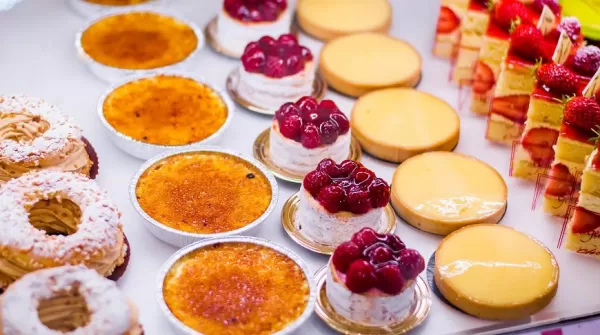 Казахстанцы стали чаще покупать молочку и мясо, но сладости всё ещё лидируют