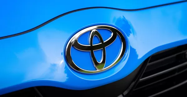 Китайцы массово покупают Toyota