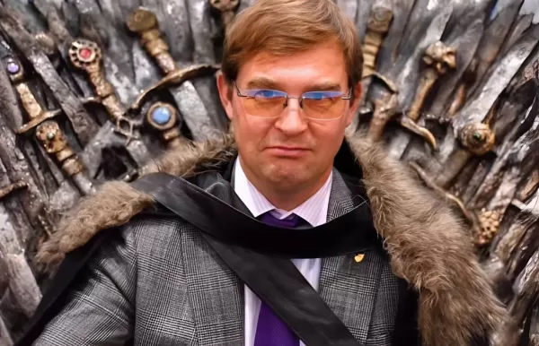 Тимур Турлов установил в Алматы настоящий трон из «Игры престолов» (ВИДЕО)