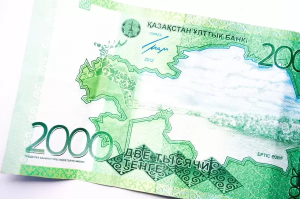 Пятитысячные бьют антирекорд: в Казахстане всплеск подделки денег