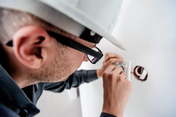 Соседи требуют деньги за ремонт и угрожают судом — законно ли это