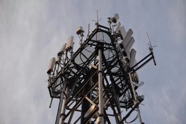 Сёла без связи, города со сбоями: где Казахстан потерял своё 4G