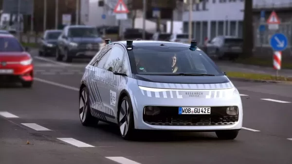 Volkswagen вывел на улицы городов автомобиль без руля и педалей