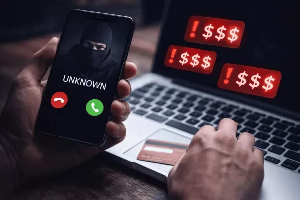Дошутились до списания денег: почему игры с мошенниками опасны