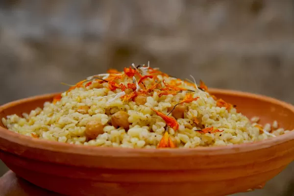 Пловом с жуками кормили детей в больнице Караганды