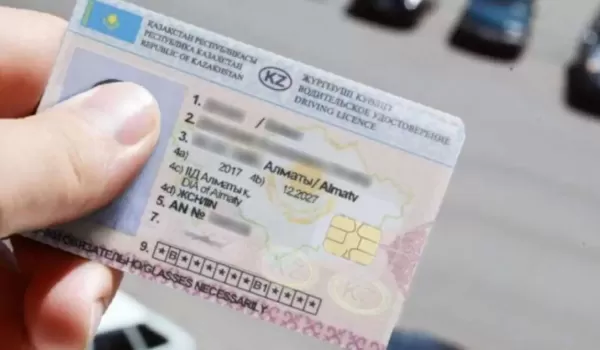 Казахстанским водителям изменили правила при просрочке прав