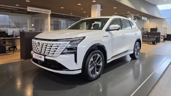 Changan CS75 Plus стал гибридом без розетки и с расходом менее 5 литров