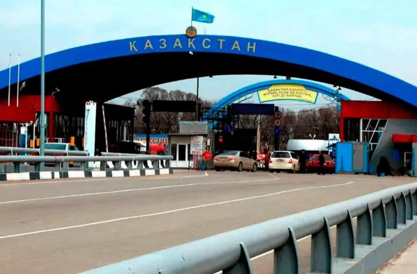 На границе Казахстана появятся парковки на 200 фур