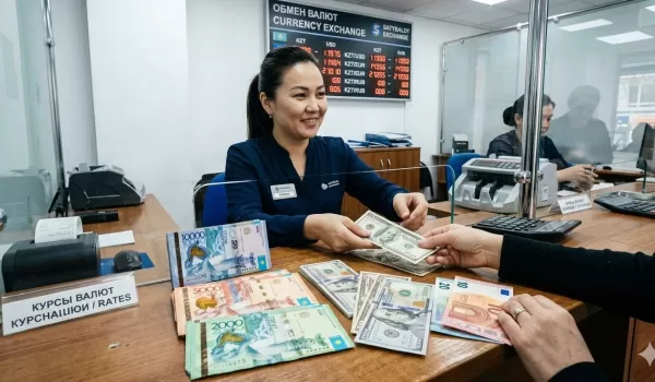 Курсы валют в банках Казахстана сегодня, 13 апреля