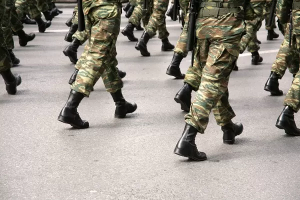 Военным пересчитали выплаты: кому дадут до 425 тысяч тенге
