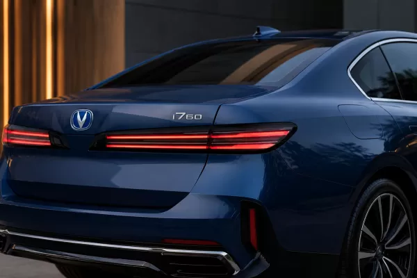 Новые BMW внезапно стали Changan