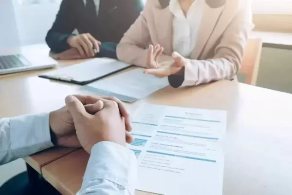 Казахстанцам напомнили, когда работодатель может выплатить материальную помощь
