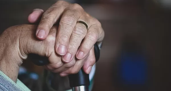 Миллион исчез: 94-летняя казахстанка поверила лжесоцработницам