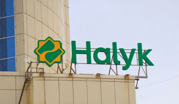 Клиентам Halyk Bank стоит проверить новые условия по картам до 15 июля