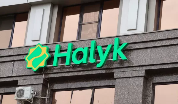 Halyk Bank введет новую комиссию за переводы в Россию и Беларусь