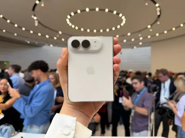 iPhone Duo: самый красивый гаджет, который вам не нужен